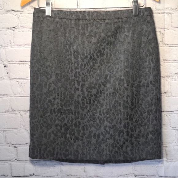 Ann Taylor Loft Petites Grey Leopard Print Skirt 6P - Picture 2 of 11